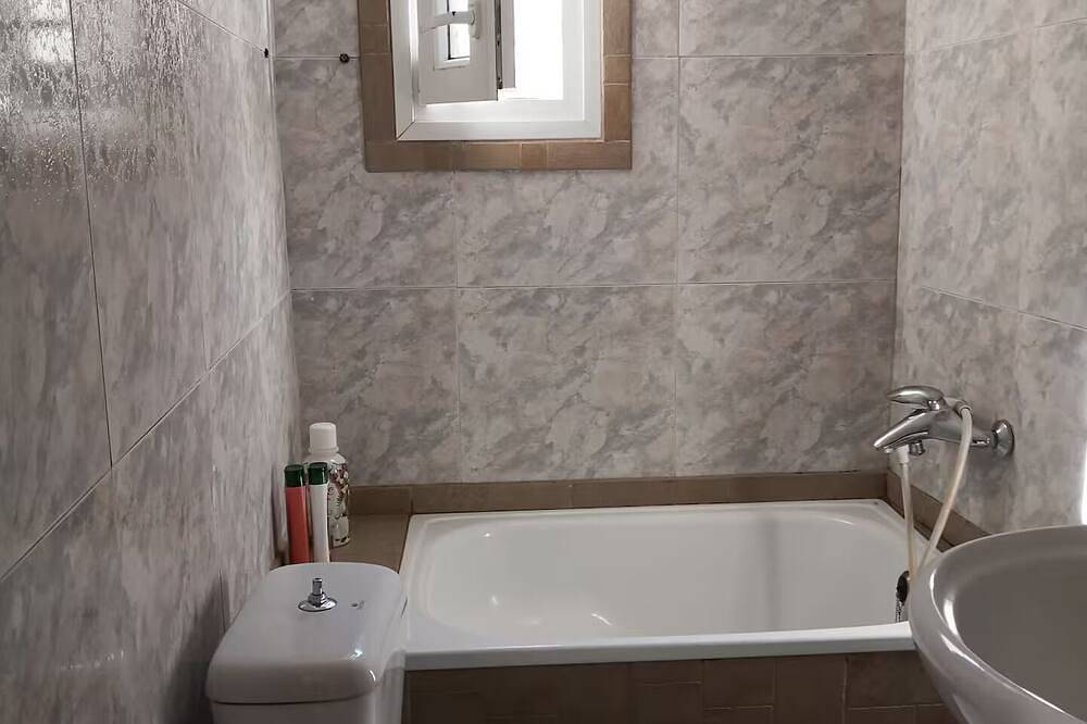 Ganze Wohnung, Penthouse on the 4th floor with huge Balcony! 10 min away from Metro. in Analipsi (Thessaloniki), Thessaloniki und Umgebung