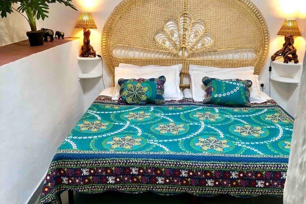 Casa Almelara. Historic Rural House with Heated Pool, Hammam, 9 bedrooms & Views in Atalbeitar, La Taha