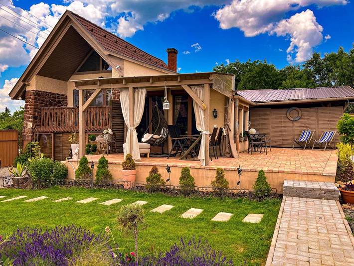 Villa für 5 Personen, mit Balkon und Terrasse sowie Garten und Pool am Balaton