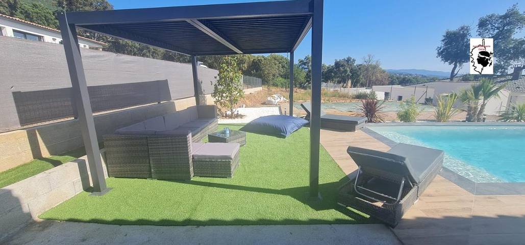 Villa pour 6 personnes, avec vue ainsi que piscine et terrasse