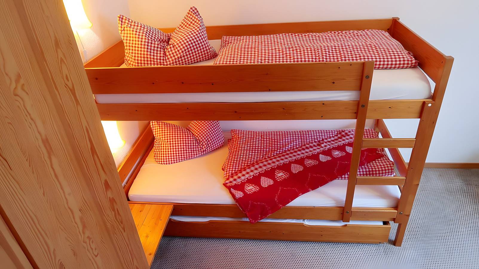 Ganze Wohnung, Ferienwohnung 'Enzian' mit Bergblick, privater Terrasse und Wi-Fi in Altglashütten (Feldberg), Feldberg