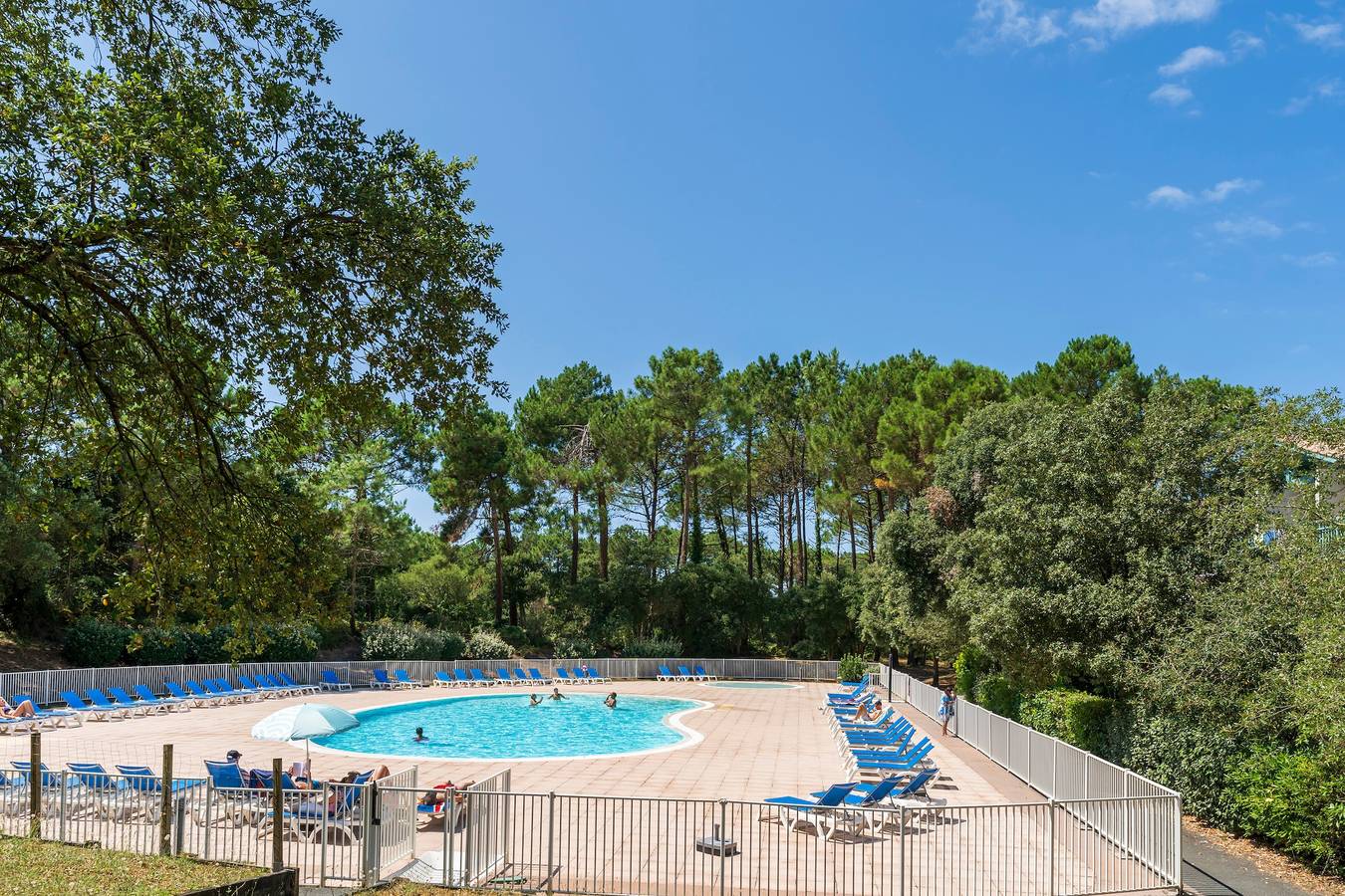 Ganze Wohnung, Ferienwohnung 'Appartement Domaine De Pinsolle' mit privater Terrasse und Balkon in Soustons, Côte d’Argent