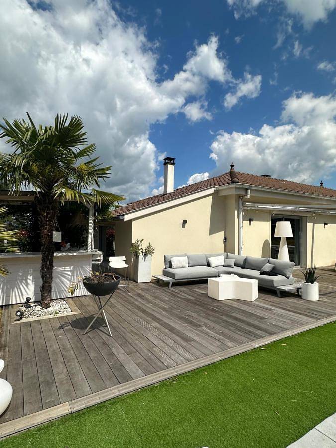Location de vacances pour 8 personnes, avec piscine ainsi que vue et jardin à Fleurieux-sur-l'Arbresle - 3