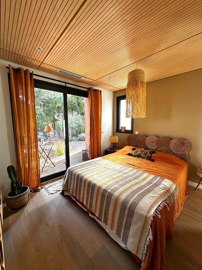 Chambre d’hôte pour 2 personnes, avec vue ainsi que piscine et jardin à La Londe-les-Maures - 3
