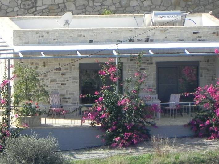 Ferienhaus für 2 Personen, mit Terrasse und Ausblick in Kamilari