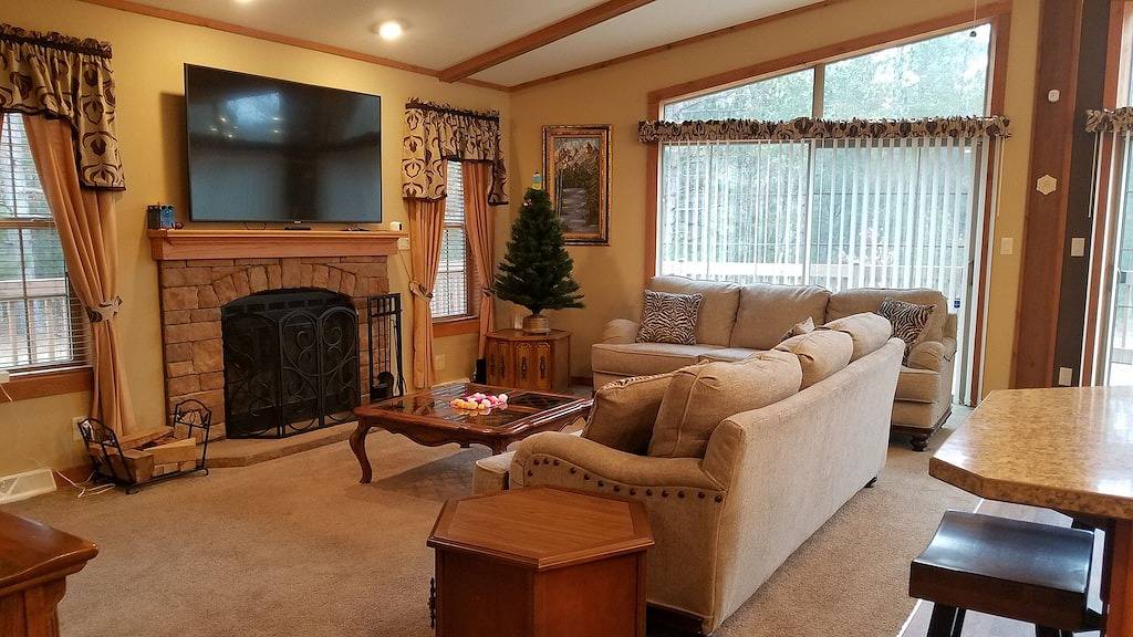 Neu auf dem Markt. Hütte mit 3 Betten und 3 Bädern, umgeben von Wald in Adams County (WI)