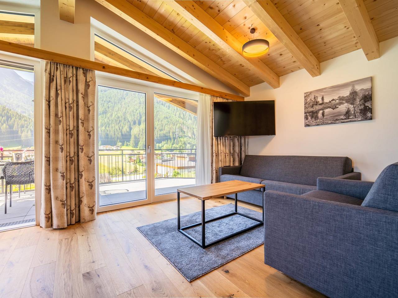 Ganze Wohnung, Luxushaus & großem Balkon bei St. Anton am Arlberg in Pettneu, Pettneu am Arlberg