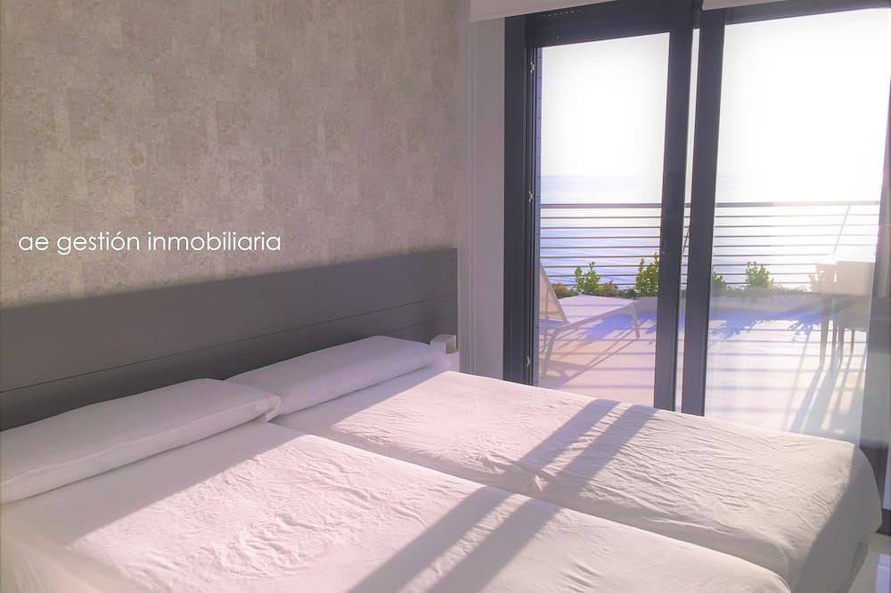 Entire apartment, Exclusive apartment with frontal sea views (3 bedrooms / 2 bathrooms) in Los Arenales del Sol, Elche