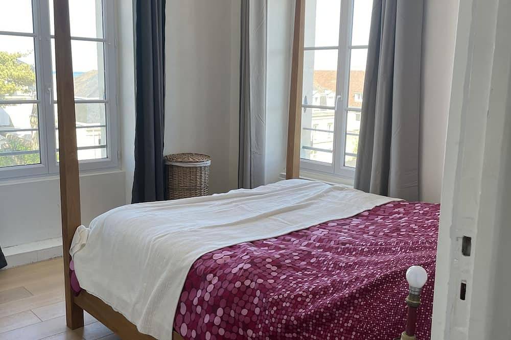 Appartement entier, Appartement La Vigie - 30 m de la mer, petite vue mer in Saint-Aubin-sur-Mer (Calvados), Région de Caen
