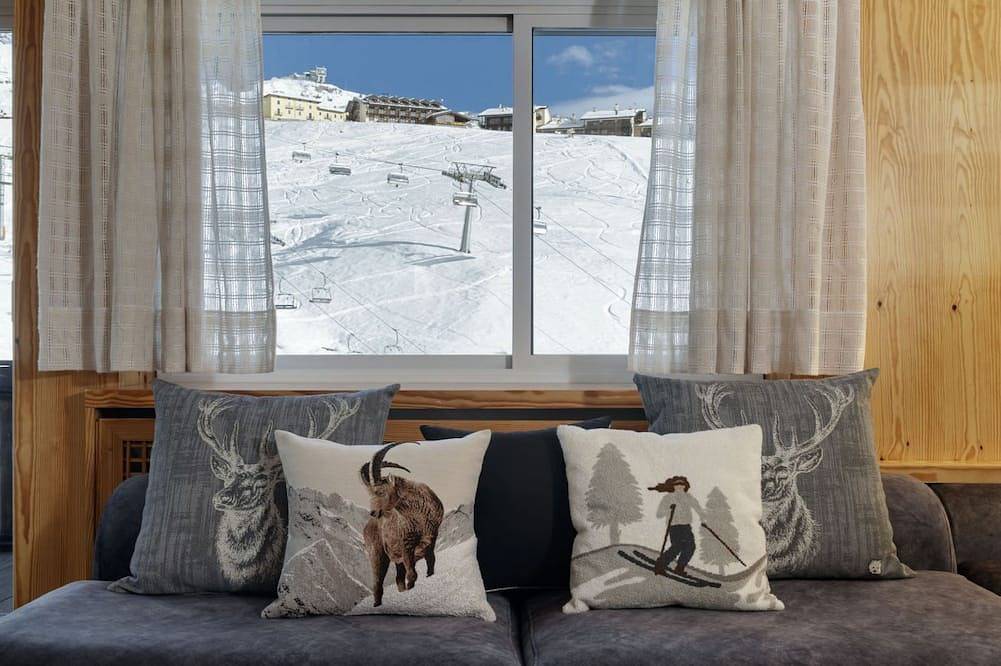 Ganze Wohnung, Hellochalet - The View ski-in/ski-out Matterhorn view with garage in Cervinia, Valtournenche