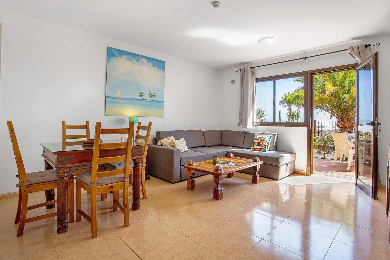 Casa de vacaciones 'Oasis Tamarindo' con piscina compartida, terraza privada y Wi-Fi in Oasis Tamarindo, La Oliva