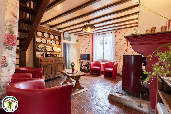 Gîte pour 4 personnes, avec jardin et terrasse à Outines