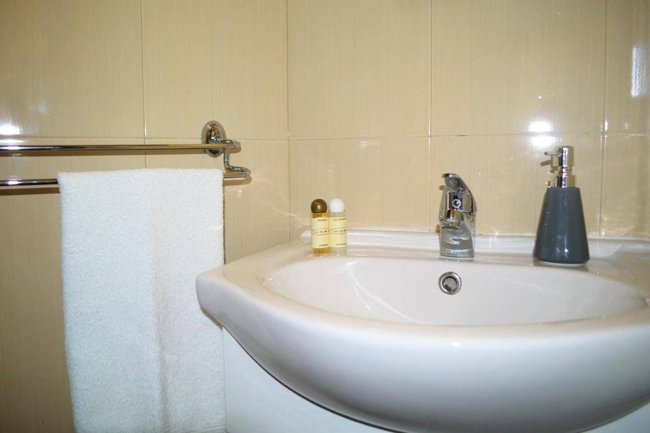 Twin Room with Private Bathroom in Ferrel, Leiria distrito