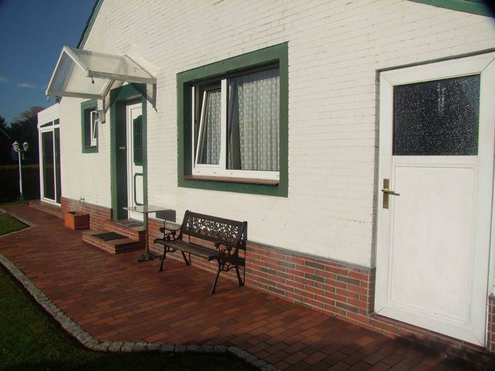 Ferienhaus für 2 Personen, mit Terrasse und Garten in Leer - 2