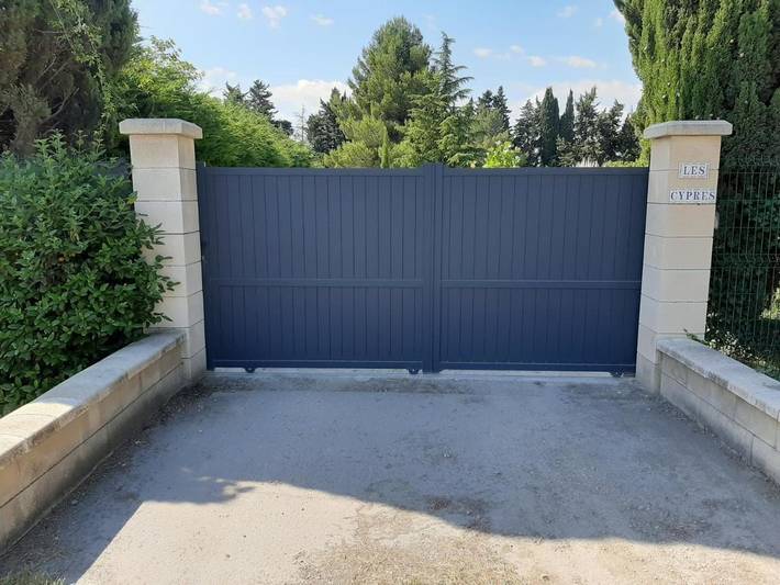 Location de vacances pour 8 personnes, avec vue ainsi que piscine et jardin, animaux acceptés à Maillane - 2