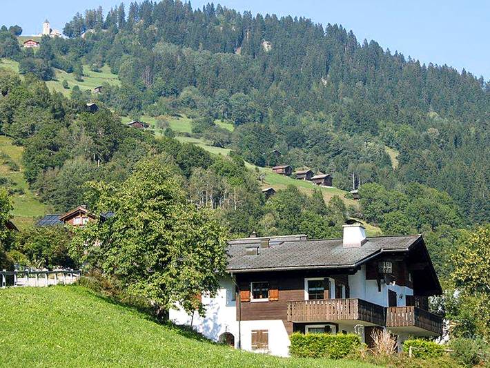 Ferienwohnung für 5 Personen, mit Terrasse und Garten sowie Sauna und Ausblick in Flims Laax Falera