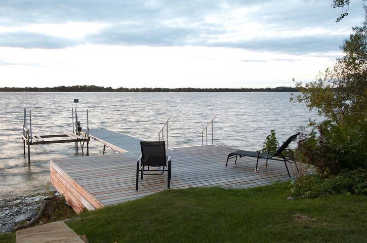 Cottage for 8 people, with garden and hot tub, with pets in Lake Ontario (Canada)