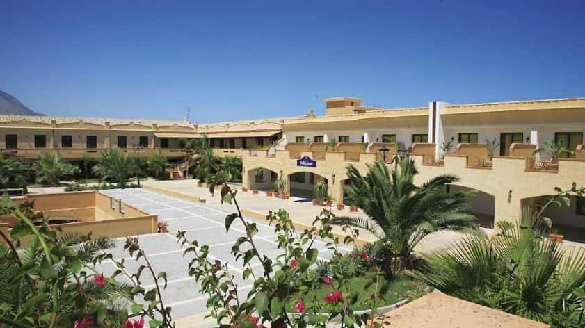 Gîte pour 4 personnes, avec Terrasse ainsi que Jardin et Piscine dans Buonfornello - 3