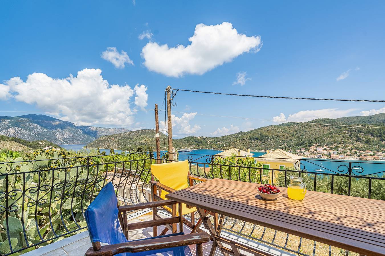 Studio entier, Studio 'Veronis 3' avec vue sur la mer, piscine partagée et Wi-Fi. in Vathy, Ithaque