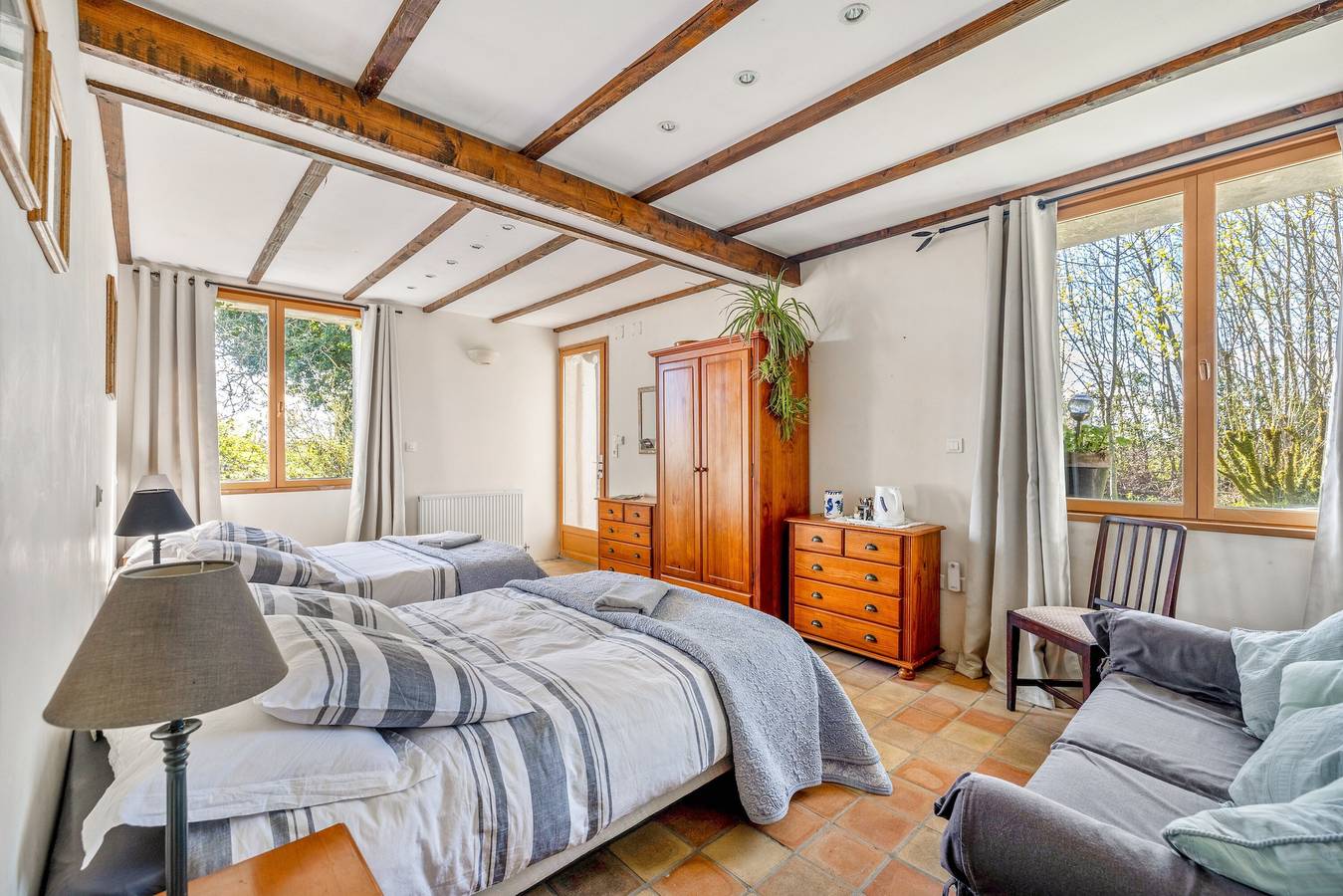 Chambre d'hôtes « Chambre Pissaro » avec piscine partagée, terrasse privée et Wi-Fi in Sanxay, Vienne (France)