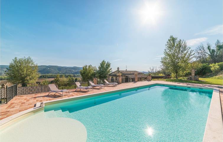 Retiro junto a la piscina con vistas a la ciudad in Torgiano, Provincia de Perugia