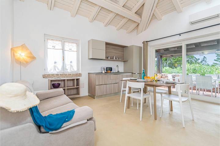 Gîte pour 6 personnes, avec terrasse et piscine, adapté aux familles à Porto Rotondo - 4