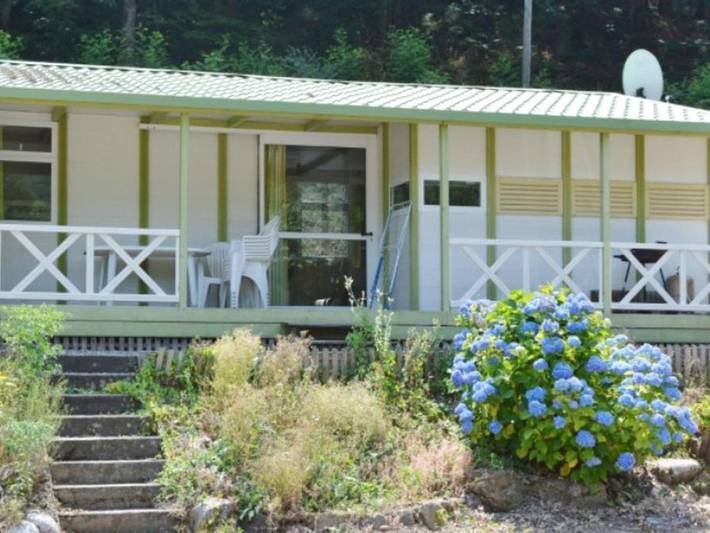 Location de vacances pour 6 personnes, avec terrasse et piscine à Monceaux-sur-Dordogne
