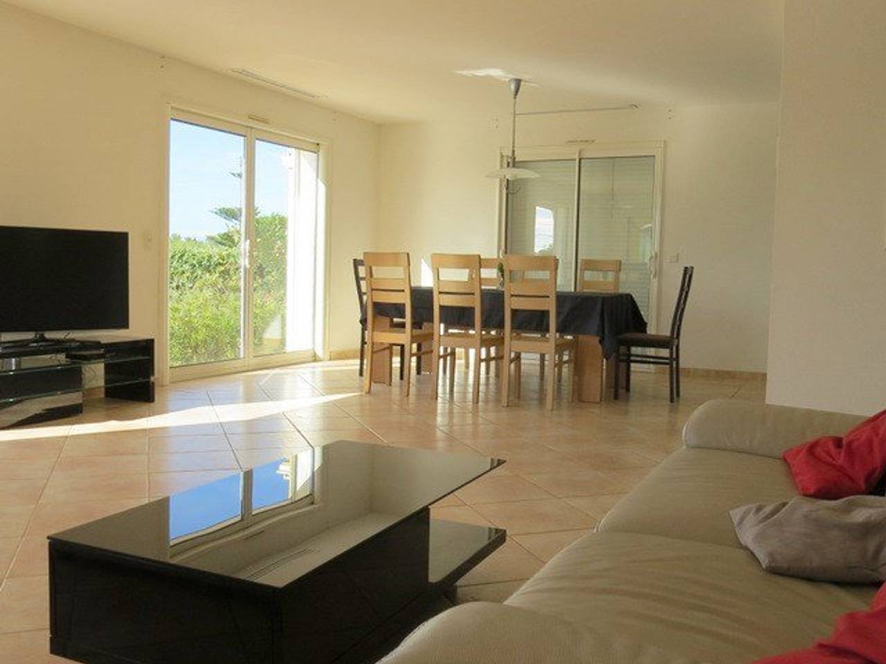 Luxusvilla mit privatem Pool, Sauna & Boulodrome, 8 Minuten vom Strand, für 8 Personen, Wlan in Saint-Laurent-de-la-Salanque, Côte d'Améthyste