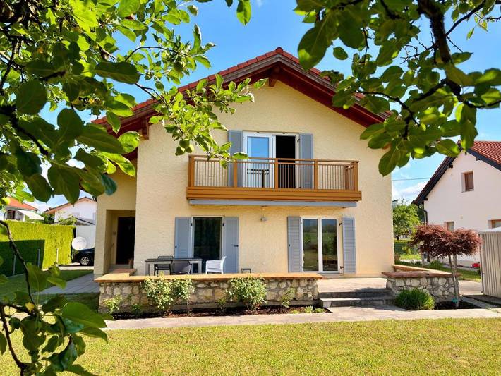 Ferienhaus für 6 Personen, mit Balkon und Terrasse sowie Garten und Ausblick in Ainring