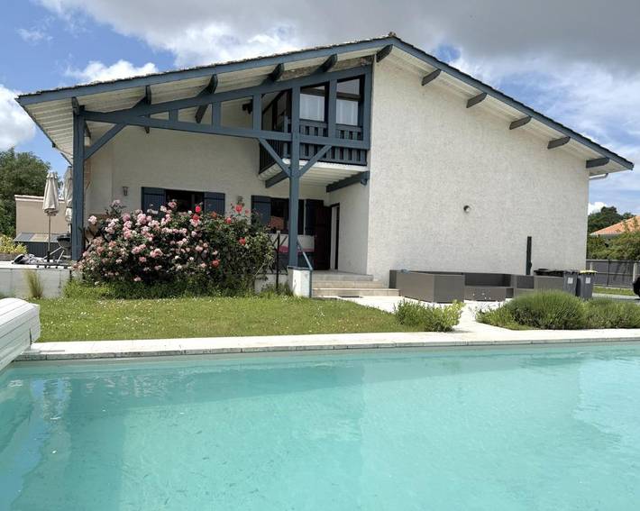 Villa pour 9 personnes, avec piscine et jardin