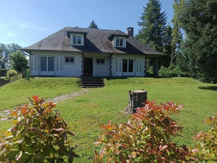 Location de vacances pour 12 personnes, avec Terrasse et Jardin à Lanobre