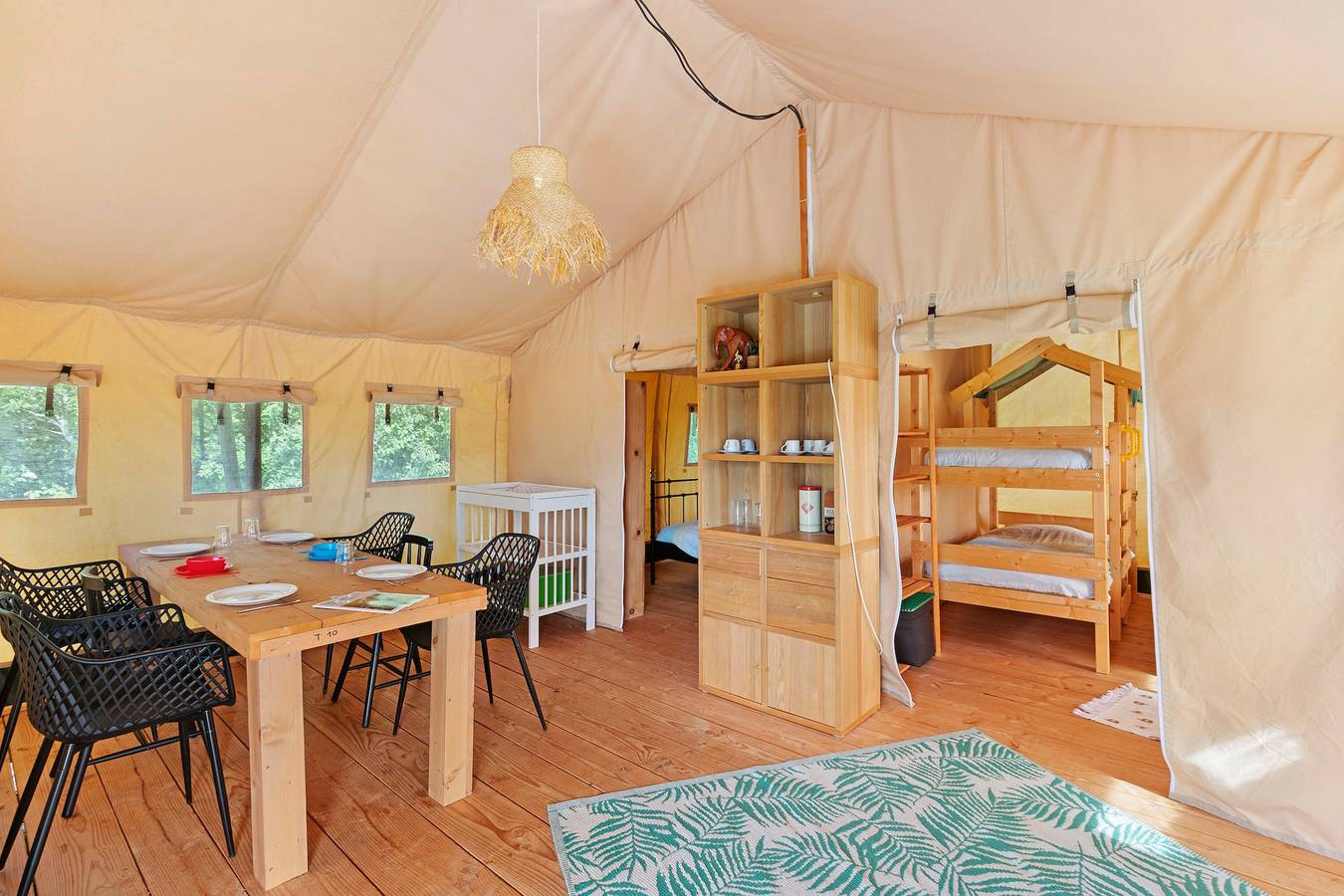 Tente Safari Prestige avec Climatisation, Piscine Partagée, Terrasse Privée et Wi-Fi in Paulin, Périgord Noir
