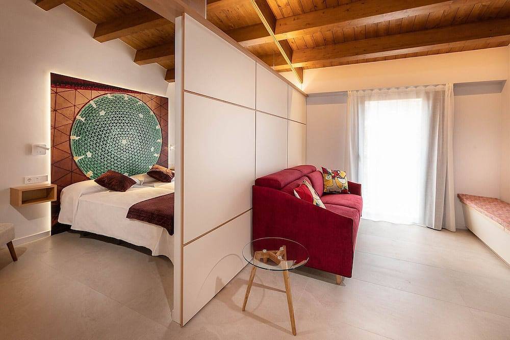 Entire apartment, 4-1 Surrealista - Attic Premium in Figueres, Upper Empordà