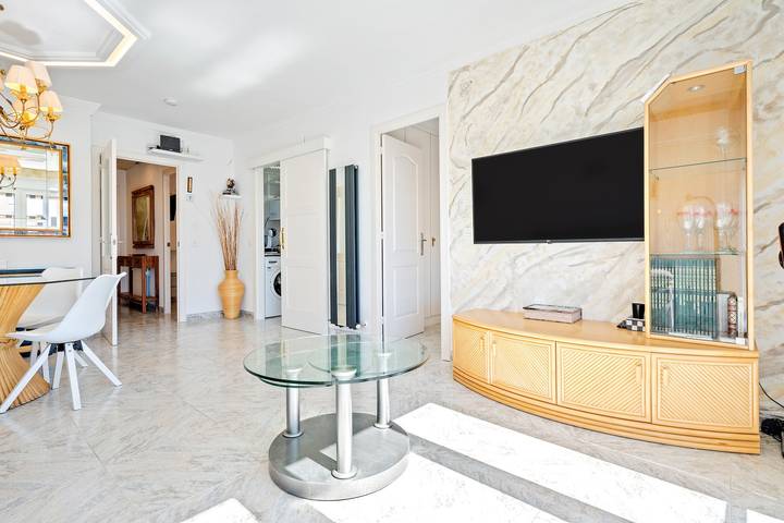 Apartamento entero, Apartamento  con terraza descubierta privada, bañera de hidromasaje y aire acondicionado in Platja de les Madrigueres (el Vendrell), Vendrell