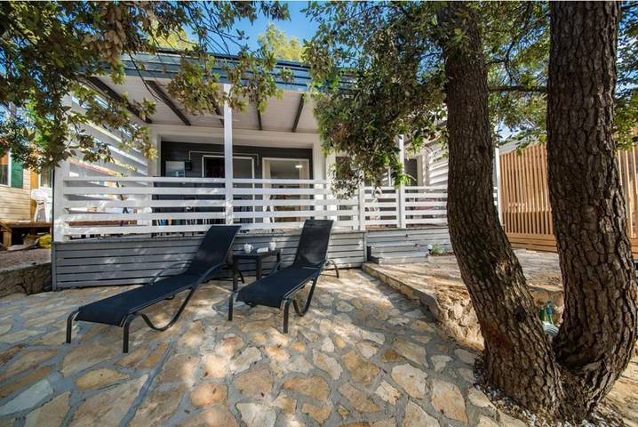 Camping für 6 Personen, mit Terrasse in Biograd na Moru