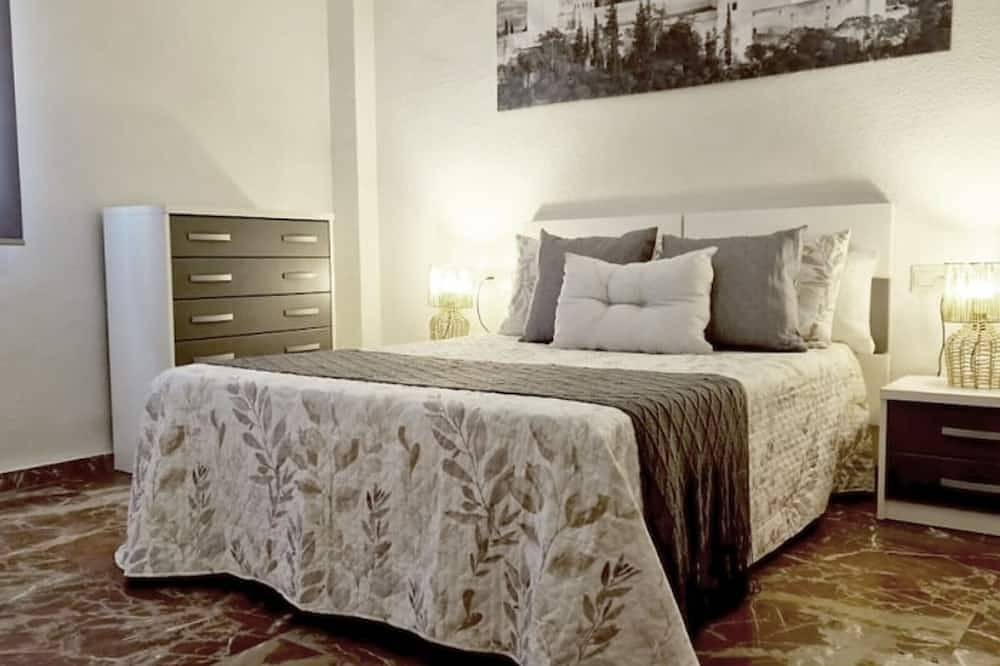 Entire apartment, Spacious apartment in city center in Granada, Granada Province
