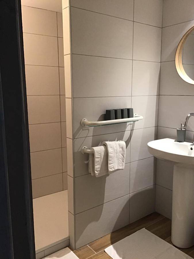 Chambre d’hôte pour 4 personnes, avec piscine et terrasse ainsi que vue et jardin dans Minervois - 2