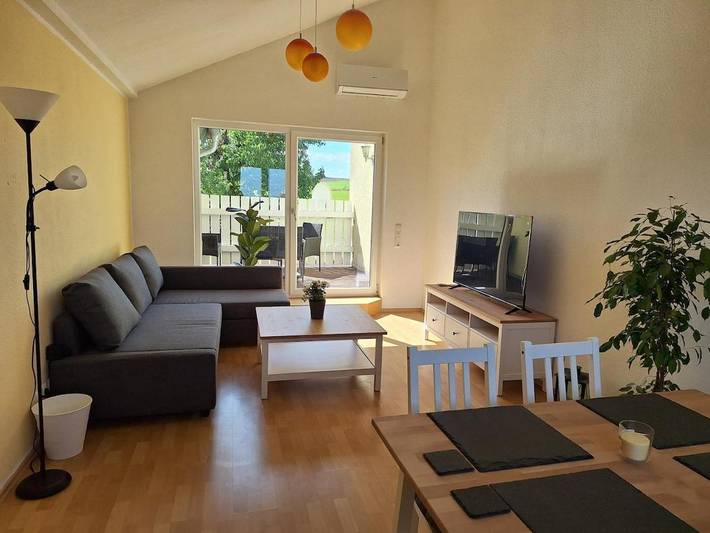 Ferienwohnung für 6 Personen, mit Balkon und Terrasse sowie Garten und Ausblick in Euskirchen