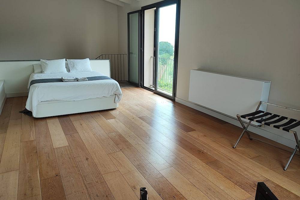 Designer house close to Barcelona in an amazingly scenic setting in Alella, Costa del Maresme