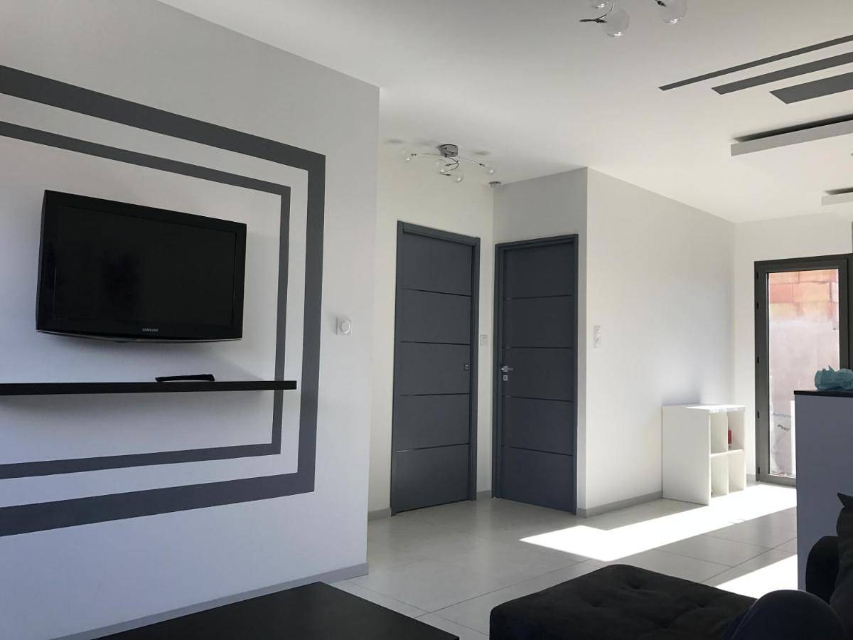 Appartement entier, Two-Bedroom Apartment in Pierrelatte, Région de nyons