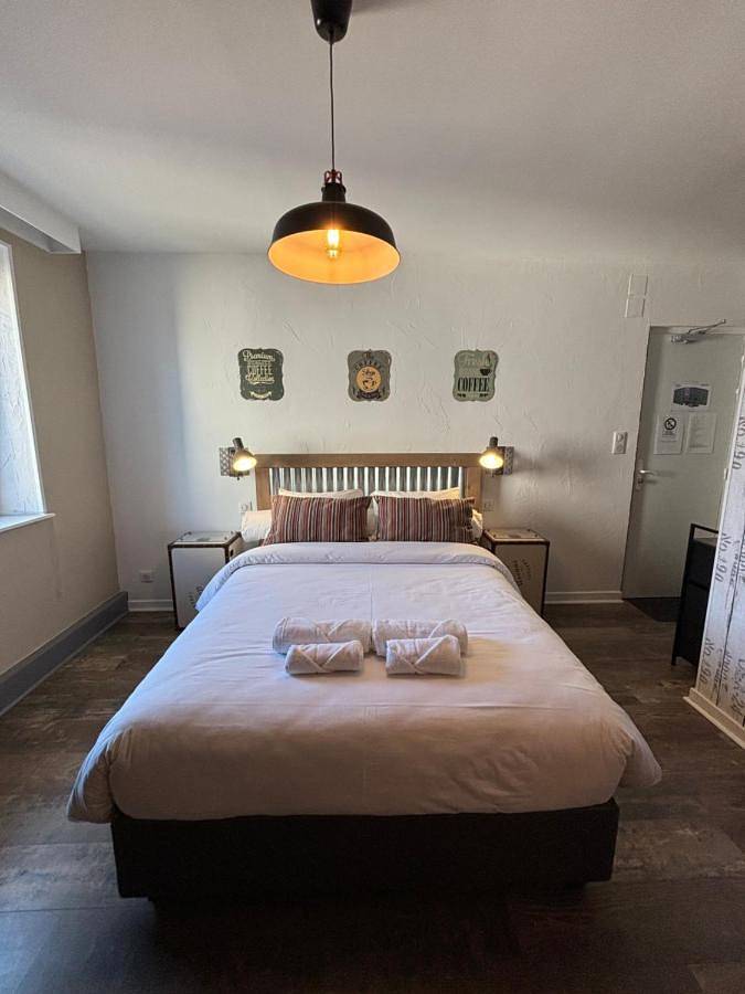Hôtel pour 2 personnes, avec Terrasse à Hauteville-Lompnes