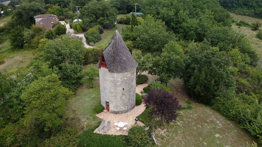 Gîte pour 2 personnes, avec jardin et piscine