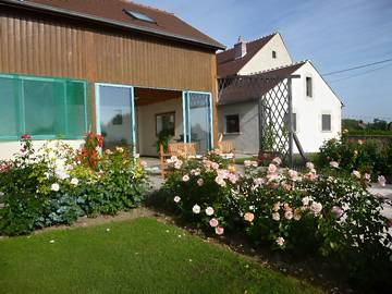 Gîte pour 5 personnes, avec terrasse ainsi que jardin et piscine, animaux acceptés dans Louchy-Montfand