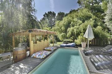 Gîte pour 5 personnes, avec terrasse ainsi que jacuzzi et jardin à Lignan-de-Bordeaux
