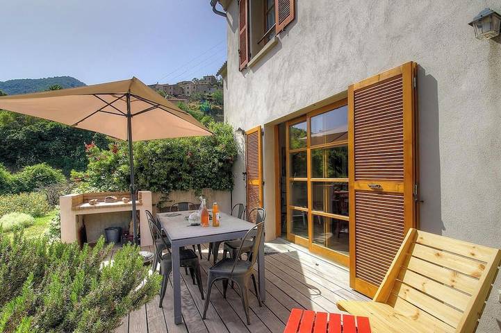 Location de vacances pour 4 personnes, avec jardin à Tolla