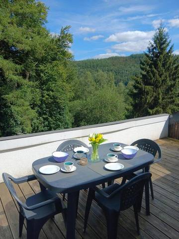 Gîte pour 4 personnes, avec terrasse et vue à Vresse-sur-Semois