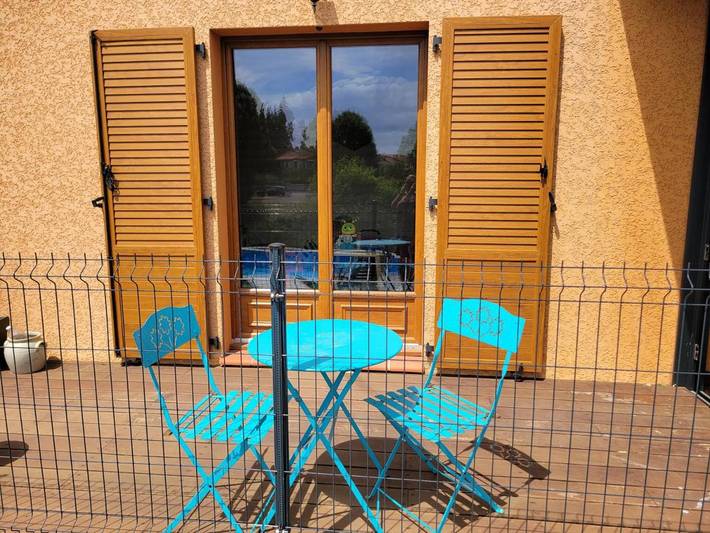 Location de vacances pour 2 personnes, avec terrasse ainsi que piscine et vue à Craponne-sur-Arzon - 4