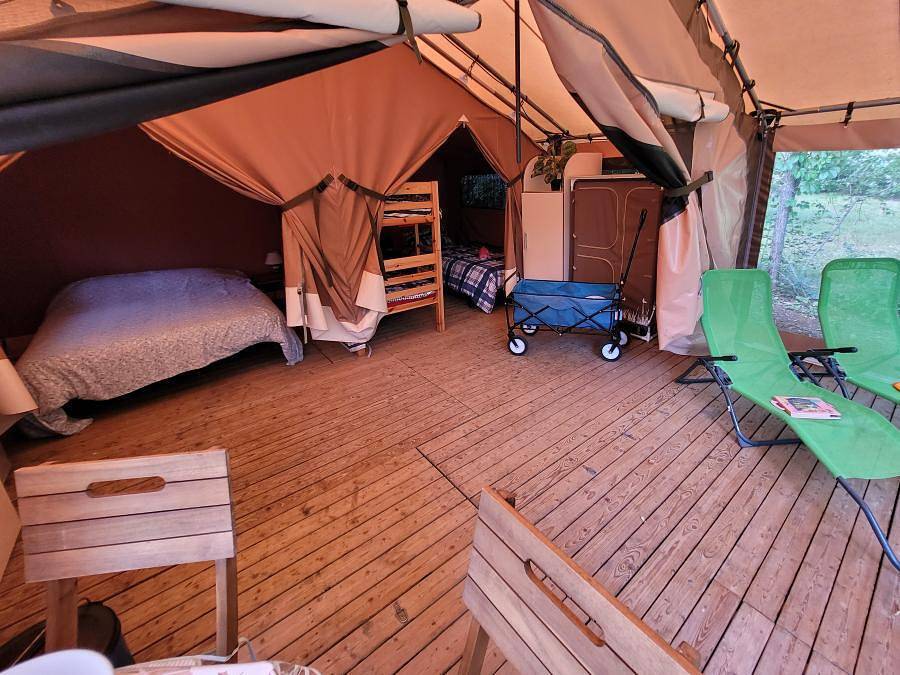 Camping La Castillonderie - Safarizelt 5 personen - Ungewöhnlich - 2-Zimmer Lodge-Zelt - ohne Sanitäranlagen in Thonac, Périgord Noir