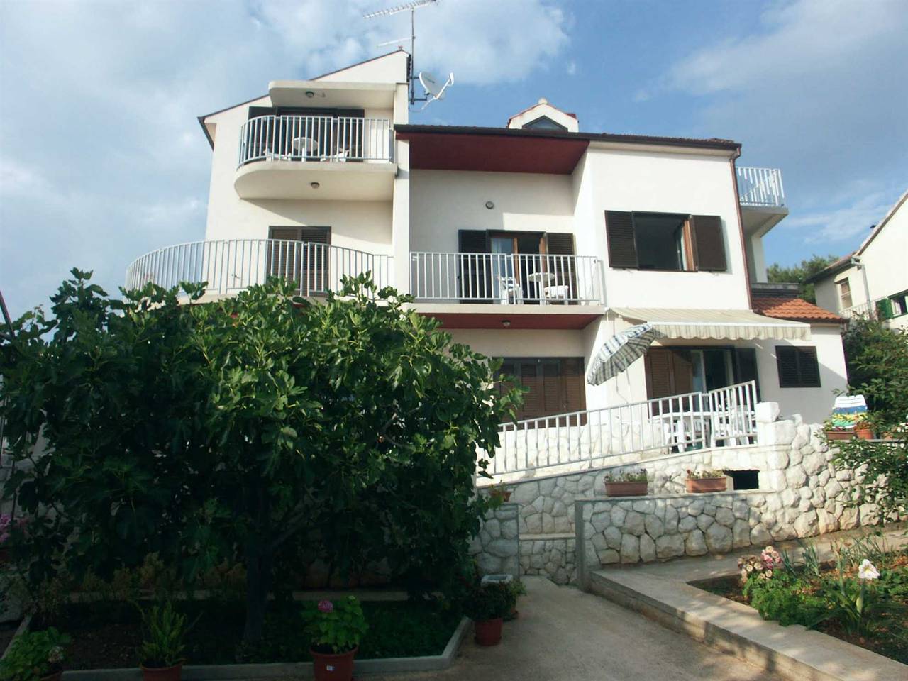 Ganze Wohnung, Strandapartment mit spektakulärem Meerblick B in Brodarica, Šibenik-Knin
