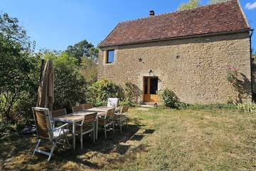 Gîte pour 12 personnes, avec jardin à Vault-de-Lugny